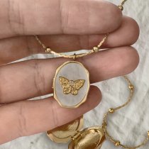 Vintage Mother of Pearl Butterfly Photo Locket Pendant Necklace Hold Picture DIY Gift for Family Women Mom Anniversary Birthday- 18k Gold